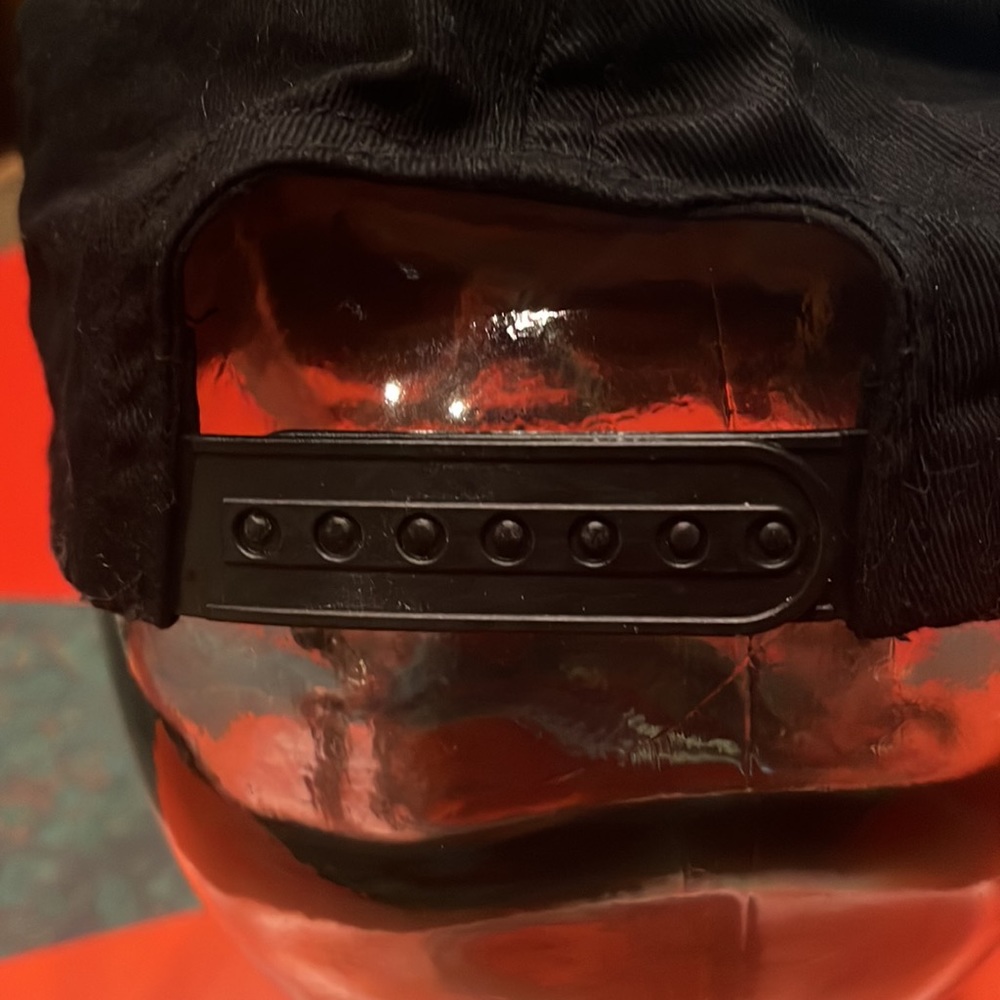 Marvel Cap - Picture 5 of 6